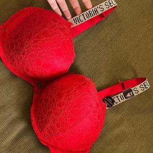Victoria’s Secret bra - tried in at home and it was too small so I kept tags on